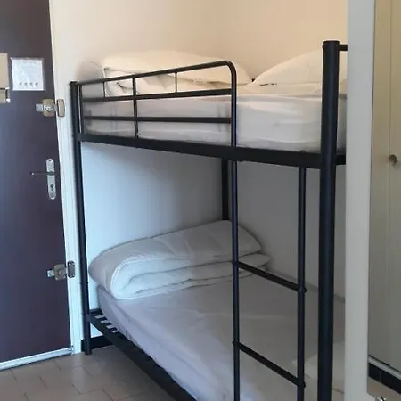 Charming Apt Close To The Beach Of דירה אגדה