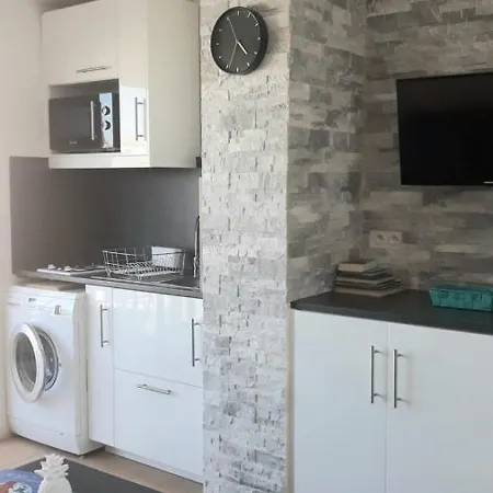 Charming Apt Close To The Beach Of דירה אגדה